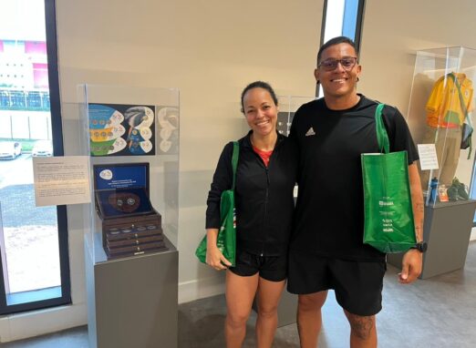 Exposição dos 10 anos da Rio 2016 desperta memória do público na entrega de kits