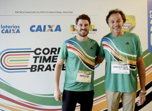 Carlão e Bruninho, capitães de ouro da seleção brasileira de vôlei, se reencontram na entrega dos kits da Corrida Time Brasil